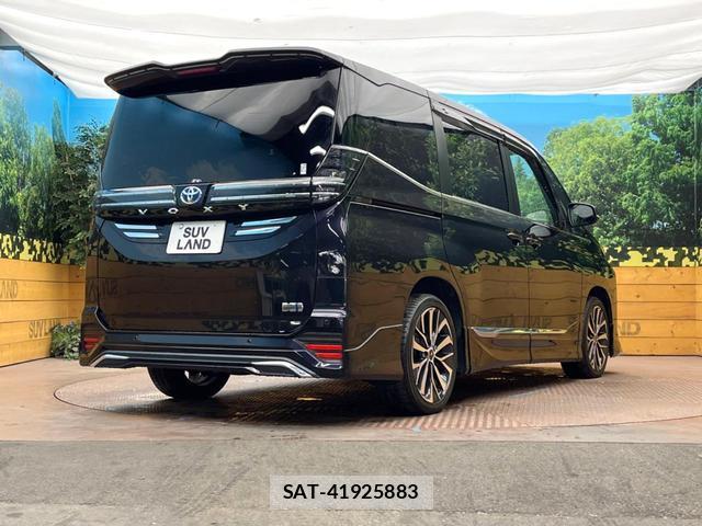 Toyota VOXY 2022-11 8813702-17