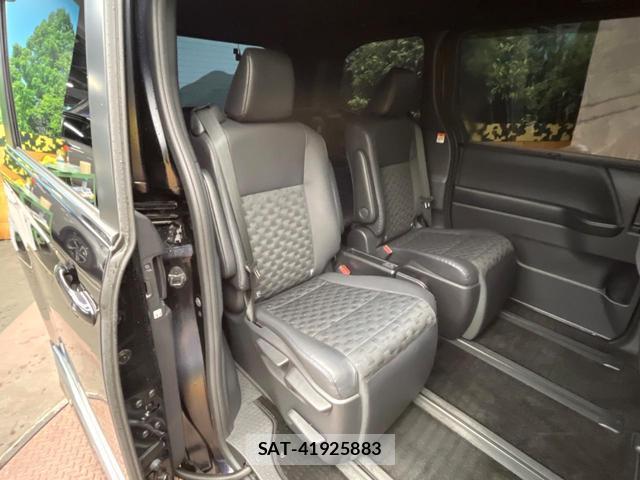 Toyota VOXY 2022-11 8813702-8