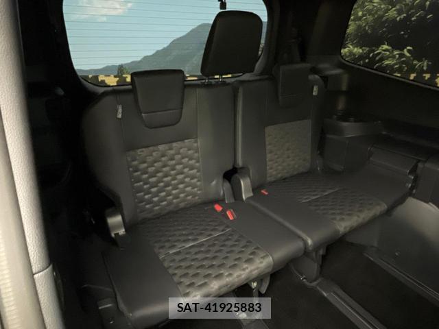 Toyota VOXY 2022-11 8813702-9