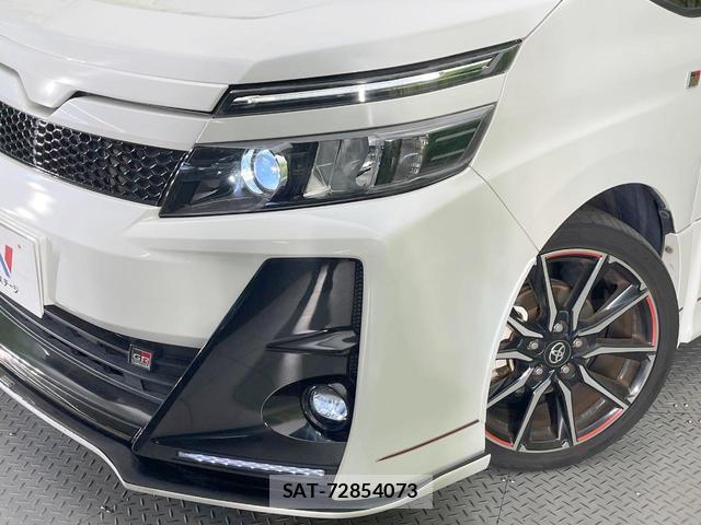 Toyota VOXY 2017-12 8814004-12