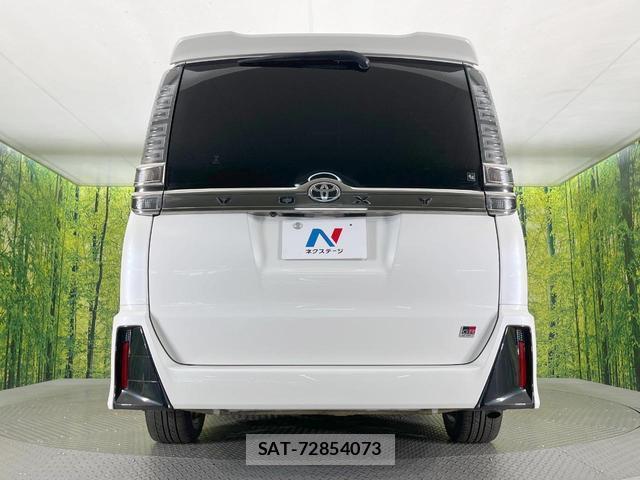 Toyota VOXY 2017-12 8814004-15