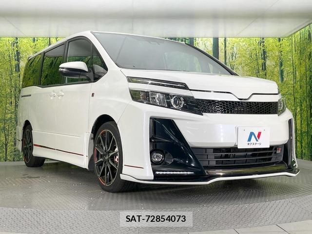 Toyota VOXY 2017-12 8814004-16
