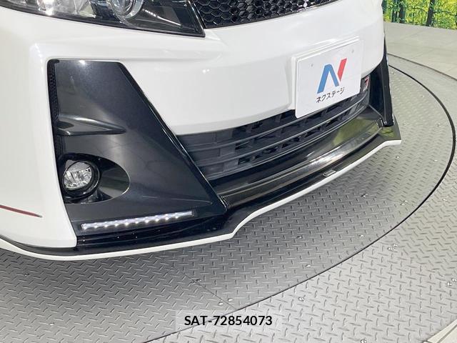 Toyota VOXY 2017-12 8814004-2
