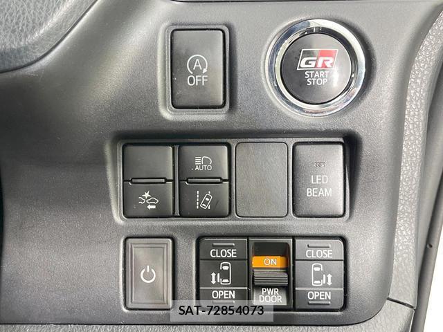 Toyota VOXY 2017-12 8814004-5