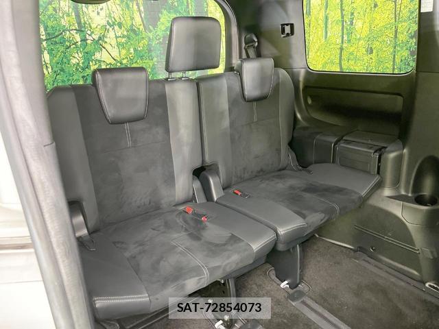 Toyota VOXY 2017-12 8814004-9
