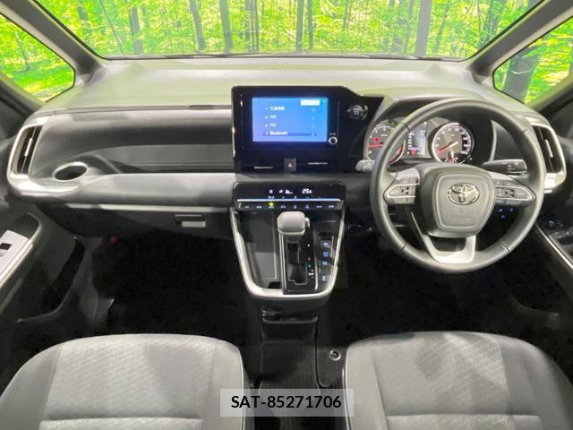 Toyota VOXY 2024-08 8814015-1