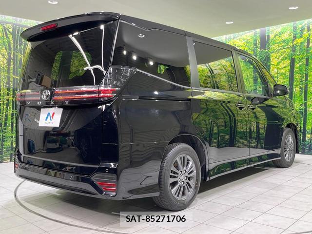 Toyota VOXY 2024-08 8814015-17