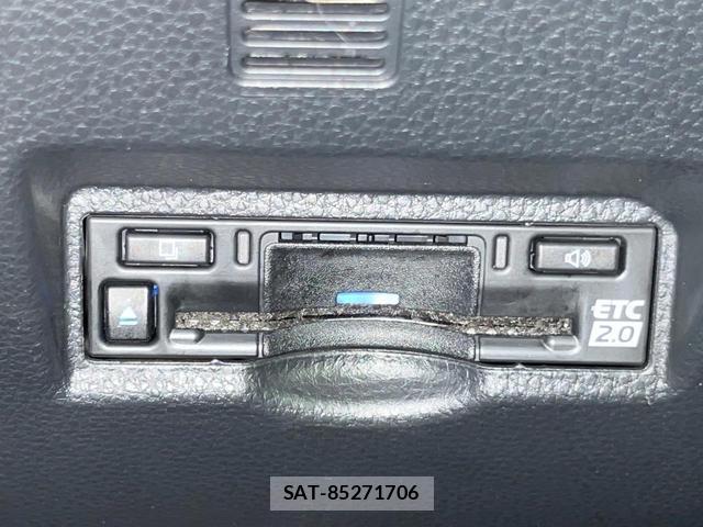 Toyota VOXY 2024-08 8814015-6