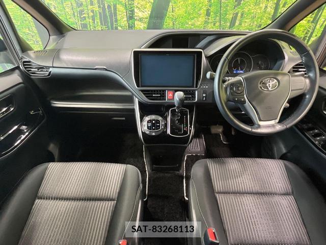 Toyota VOXY 2018-10 8814060-1