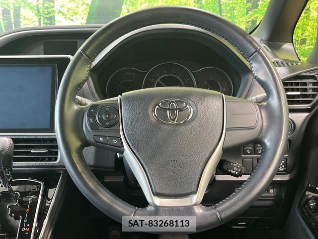 Toyota VOXY 2018-10 8814060-11