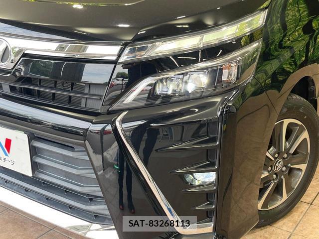 Toyota VOXY 2018-10 8814060-12
