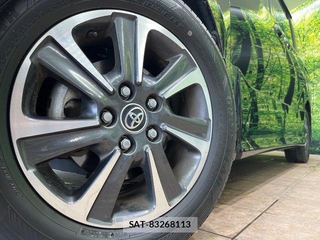 Toyota VOXY 2018-10 8814060-13