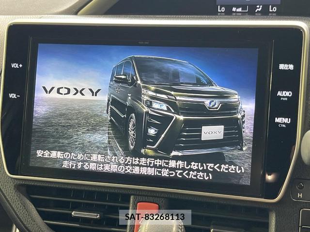 Toyota VOXY 2018-10 8814060-3