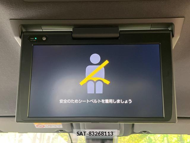 Toyota VOXY 2018-10 8814060-6