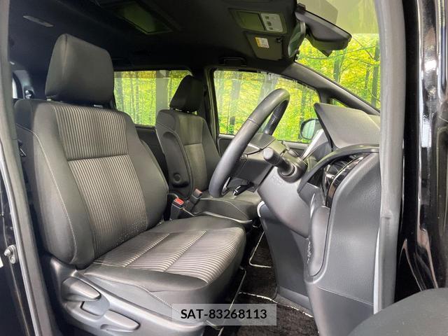 Toyota VOXY 2018-10 8814060-7