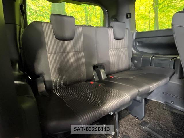 Toyota VOXY 2018-10 8814060-9