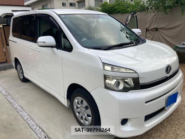 Toyota VOXY 2011-07 8814081-0