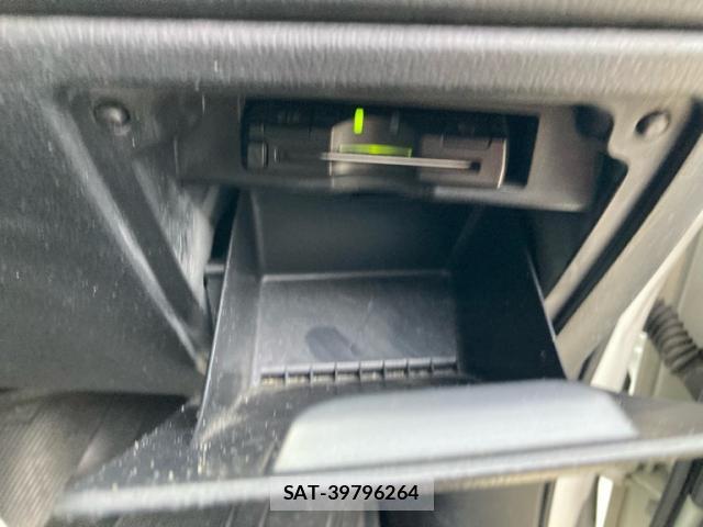Toyota VOXY 2011-07 8814081-12
