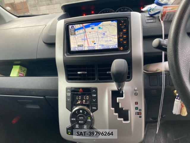 Toyota VOXY 2011-07 8814081-3