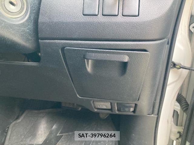 Toyota VOXY 2011-07 8814081-4