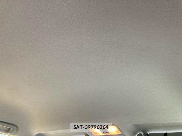 Toyota VOXY 2011-07 8814081-7
