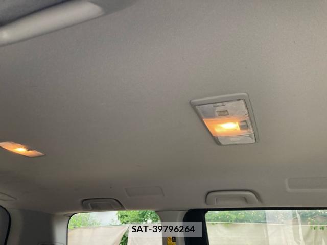 Toyota VOXY 2011-07 8814081-8