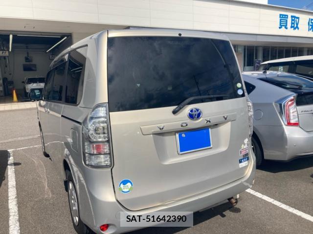 Toyota VOXY 2011-10 8814170-1