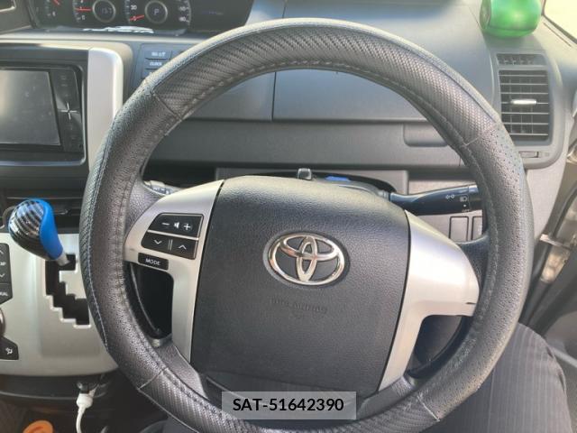 Toyota VOXY 2011-10 8814170-11