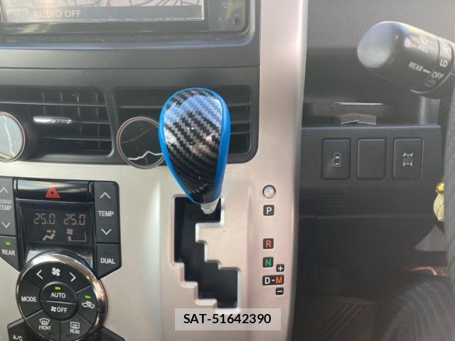 Toyota VOXY 2011-10 8814170-16