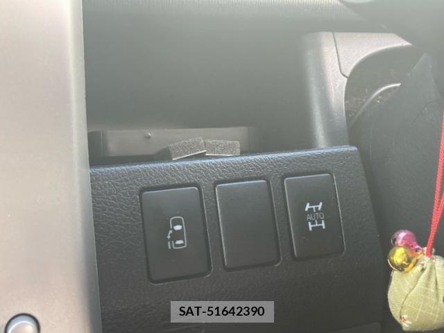 Toyota VOXY 2011-10 8814170-17