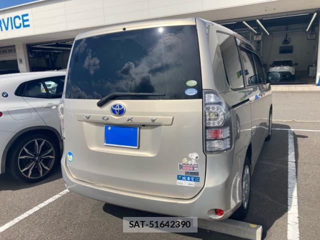 Toyota VOXY 2011-10 8814170-2