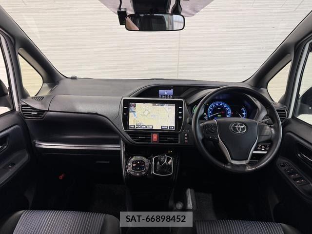 Toyota VOXY 2016-09 8814239-1