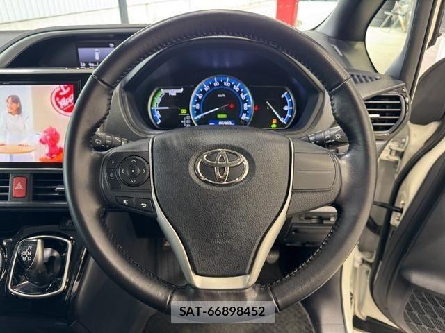 Toyota VOXY 2016-09 8814239-11