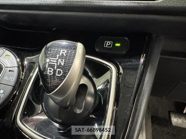 Toyota VOXY 2016-09 8814239-15
