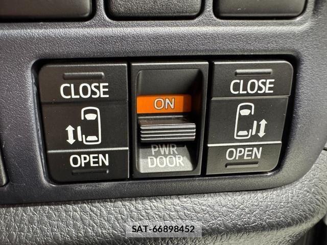 Toyota VOXY 2016-09 8814239-19