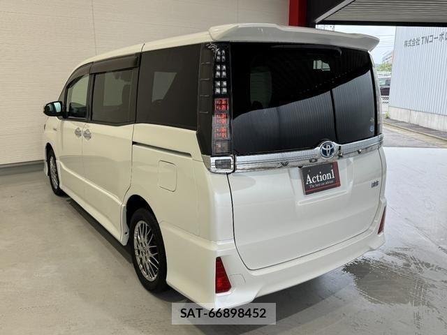 Toyota VOXY 2016-09 8814239-3