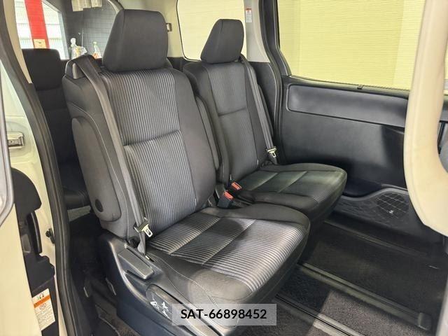 Toyota VOXY 2016-09 8814239-8