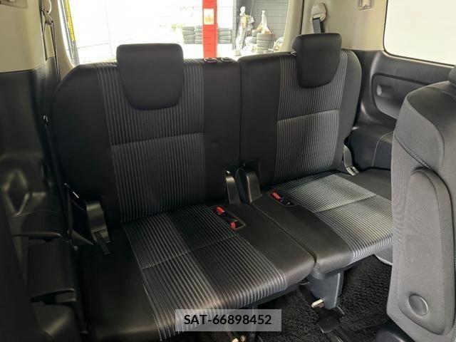 Toyota VOXY 2016-09 8814239-9