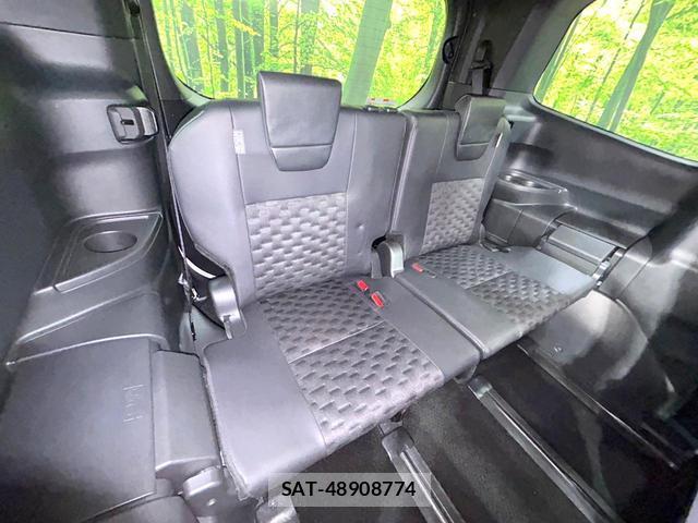 Toyota VOXY 2025-10 8814290-9