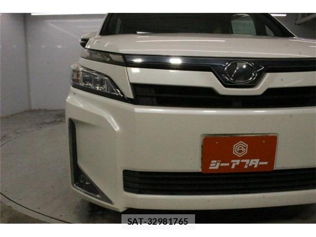 Toyota VOXY 2017-10 8814332-10