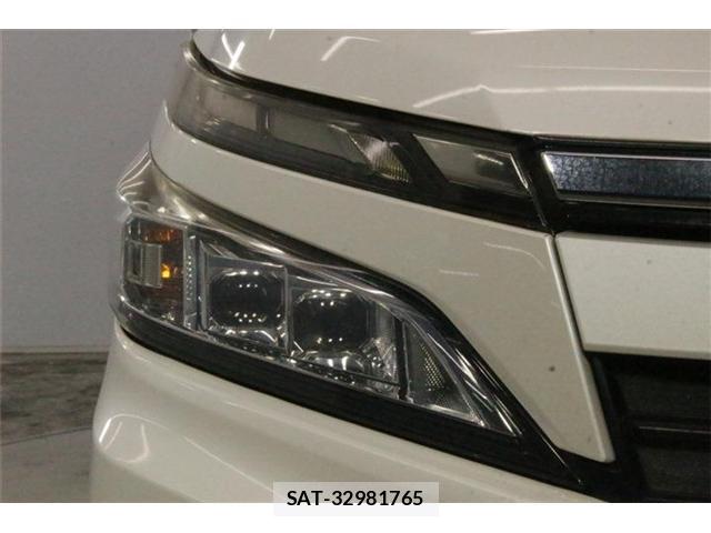 Toyota VOXY 2017-10 8814332-11