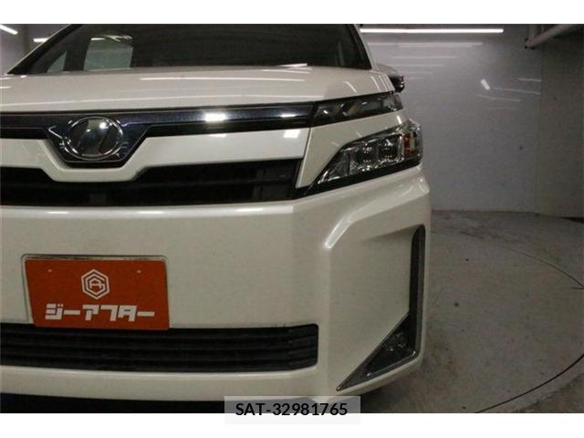 Toyota VOXY 2017-10 8814332-13