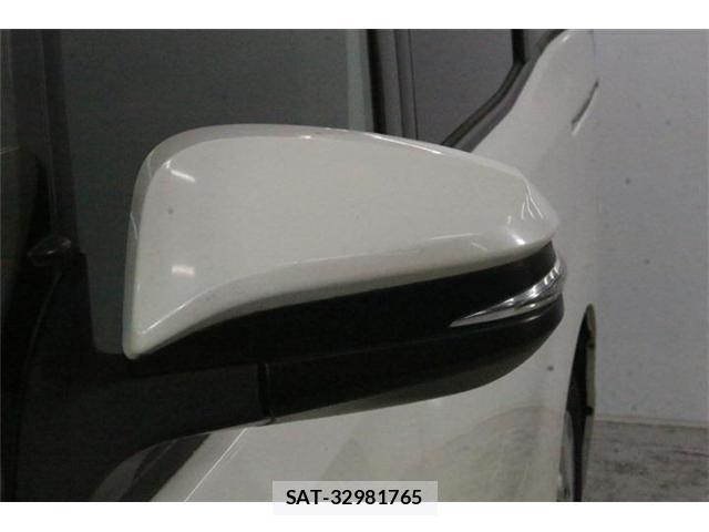 Toyota VOXY 2017-10 8814332-16