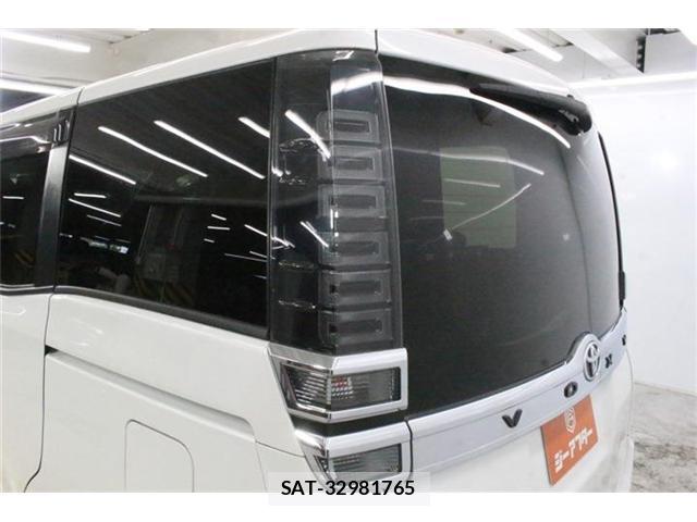 Toyota VOXY 2017-10 8814332-17