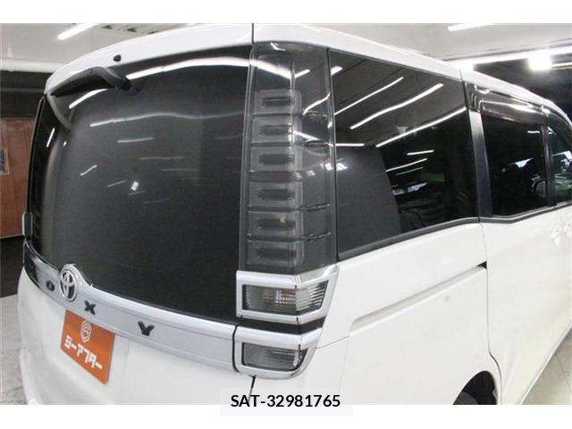 Toyota VOXY 2017-10 8814332-18