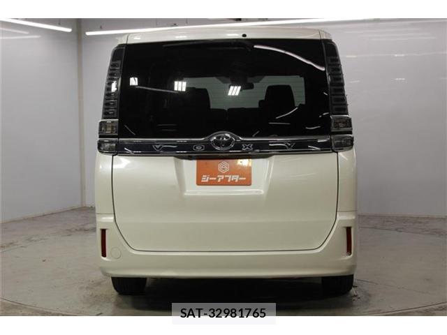 Toyota VOXY 2017-10 8814332-5