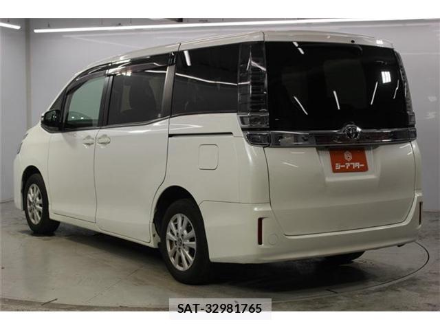 Toyota VOXY 2017-10 8814332-6