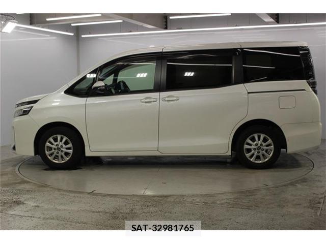 Toyota VOXY 2017-10 8814332-7