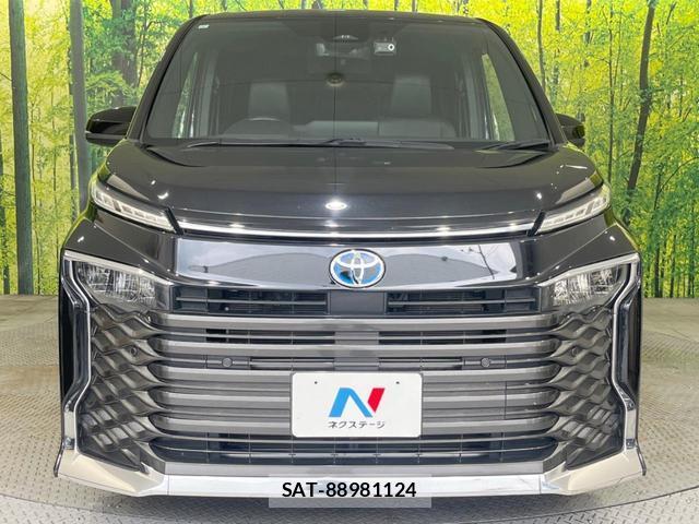 Toyota VOXY 2023-10 8814347-14