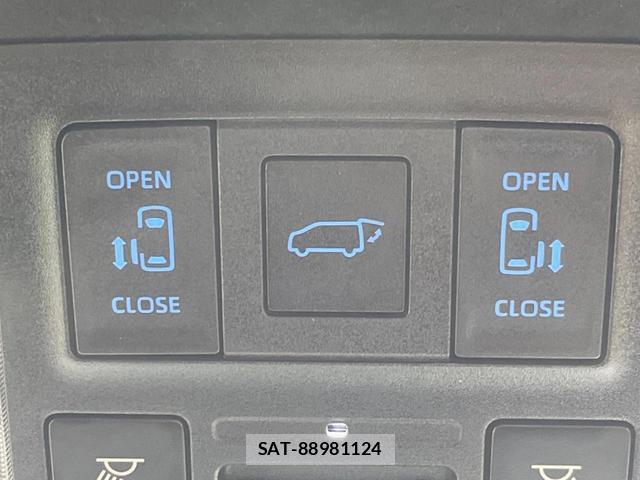 Toyota VOXY 2023-10 8814347-5
